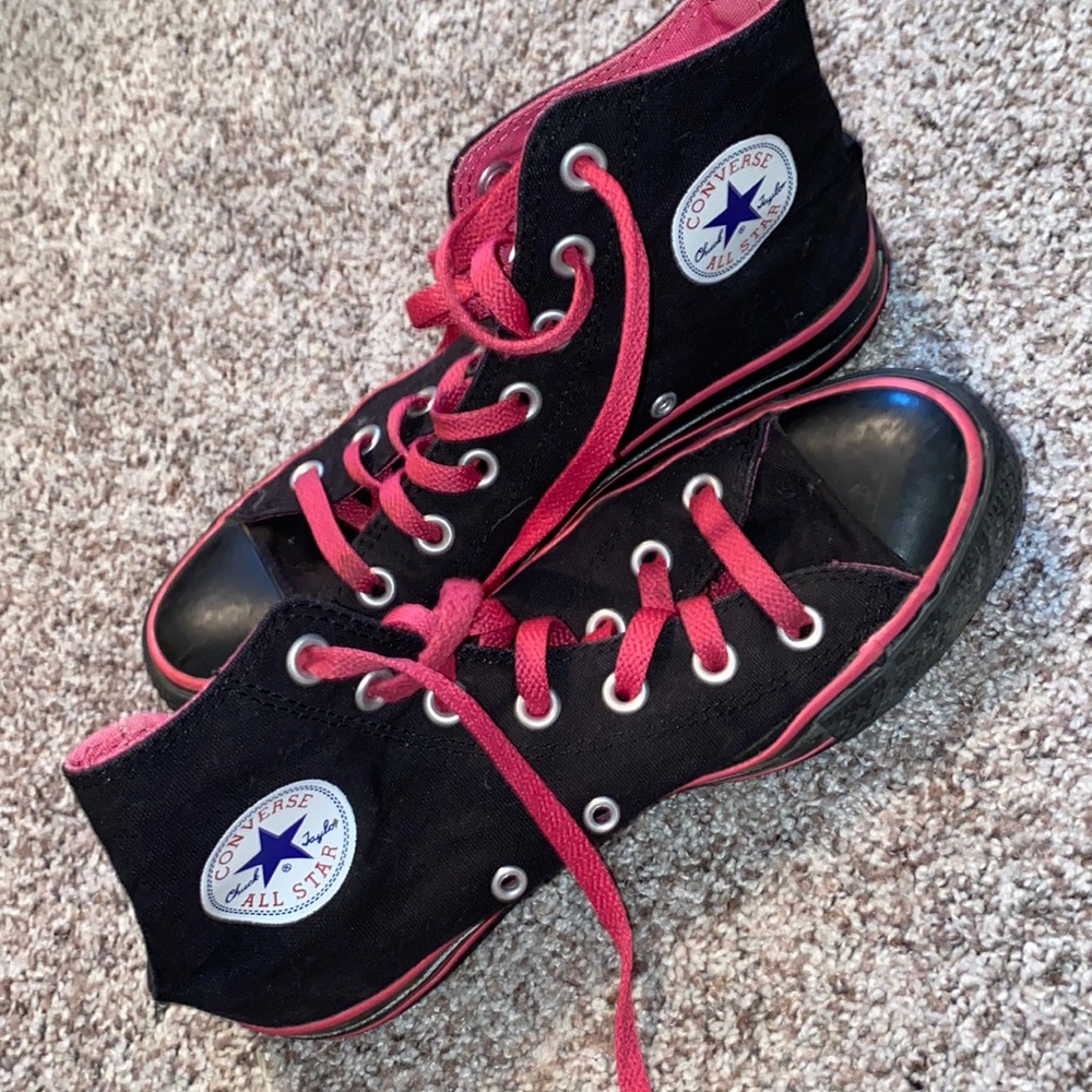 Women’s size 6 Converse